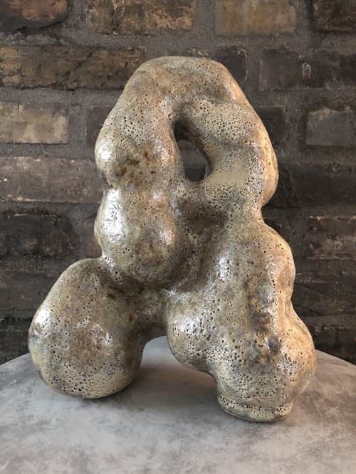 Keramik skulptur af Pernille Calundan - er p.t. udstillet hos Dansk Design Atelier i Aarhus